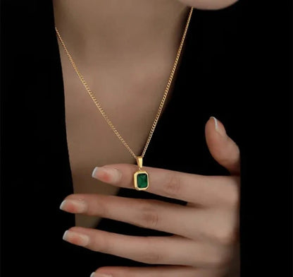 Green Emerald Layered Necklace – Elegant Gold-Plated Alloy Chain with Vibrant Emerald Gemstone,